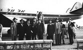 Студенты ешивы, выбранные представителями Ребе для миссии в Израиль, 13 июля 1956 г. Четвертый слева - Довид Шохет. (Photo courtesy of Kehot Publication Society)