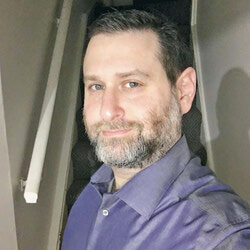 Яаков Фредлендер: 
Когда я начинал работу с группой,  было мало религиозных семей с похожей проблемой. Многие предпочитали терпеть сложности и никому не сообщать о горестном опыте развода. С годами наш коллектив вырос и уже состоит из нескольких подгрупп, в зависимости от религиозного уровня. Сегодня можно сказать, что мы - большая и дружная семья. 
