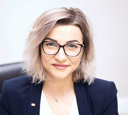 Лицензированный 
иммиграционный консультант, R706983
ES IMMIGRATION INC. 
