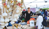 8-й ежегодный Фестиваль Чеснока в Торонто представляет фермеров Онтарио, которые выращивают и продают чеснок, и поваров, что готовят с ним разнообразную еду... 