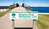 Niagara River Recreation Trail - это  широкая и удобная асфальтовая дорожка, идущая вдоль реки Ниагара...