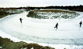  400-метровый ледяной трек в форме овала в Lakefield