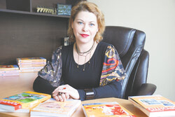 Издательство для всей общины. В этом году «Русский Экспресс» отмечает тысячный выпуск газеты, а справочник «Русский Торонто» празднует пятнадцатилетие! Читайте статью маркетинг-менеджера Айи Т. Стольниц (на фото) на стр.17.