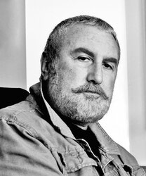 Отраженная реальность. «Из всего, что я делал, - говорит Захар Шерман, известный художник-метафорист, - должна была выстроиться вертикаль «Земля–Космос», духовное туда стремление, физическое - поднять человека на какую-то высоту...» Выставка работ мастера открылась в Improve Canada Centre. Читайте стр. 14-15.