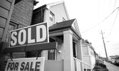 Цены на жилье в Торонто падают, так как новые объявления сокращают разрыв с продажами...
