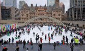 Nathan Phillips Square Rink - знаменитый каток у здания муниципалитета