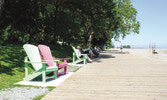 В отличие от других пляжей, вдоль набережной Kew-Balmy Beach, расставлены десятки удобных шезлонгов...