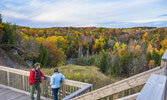 В знаменитом Rouge Park можно совершить настоящую лесную прогулку, не уезжая далеко от города.