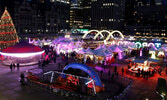 Праздничная ярмарка на площади Nathan Phillips Square