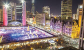 Площадь Nathan Phillips Square в предверии к Кавалькаде Огней....