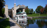 Водная система Trent-Severn Waterway соединяет два Великих озера - Онтарио и Гурон...